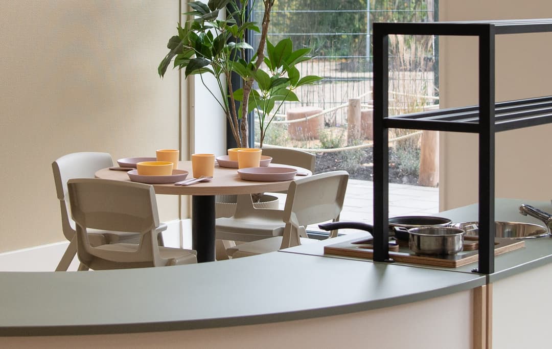 tafel in de kinderopvang voor het jonge kind