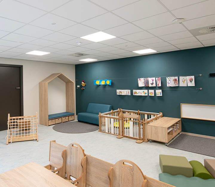 op de afbeelding zie je een ruimte met een grondbox