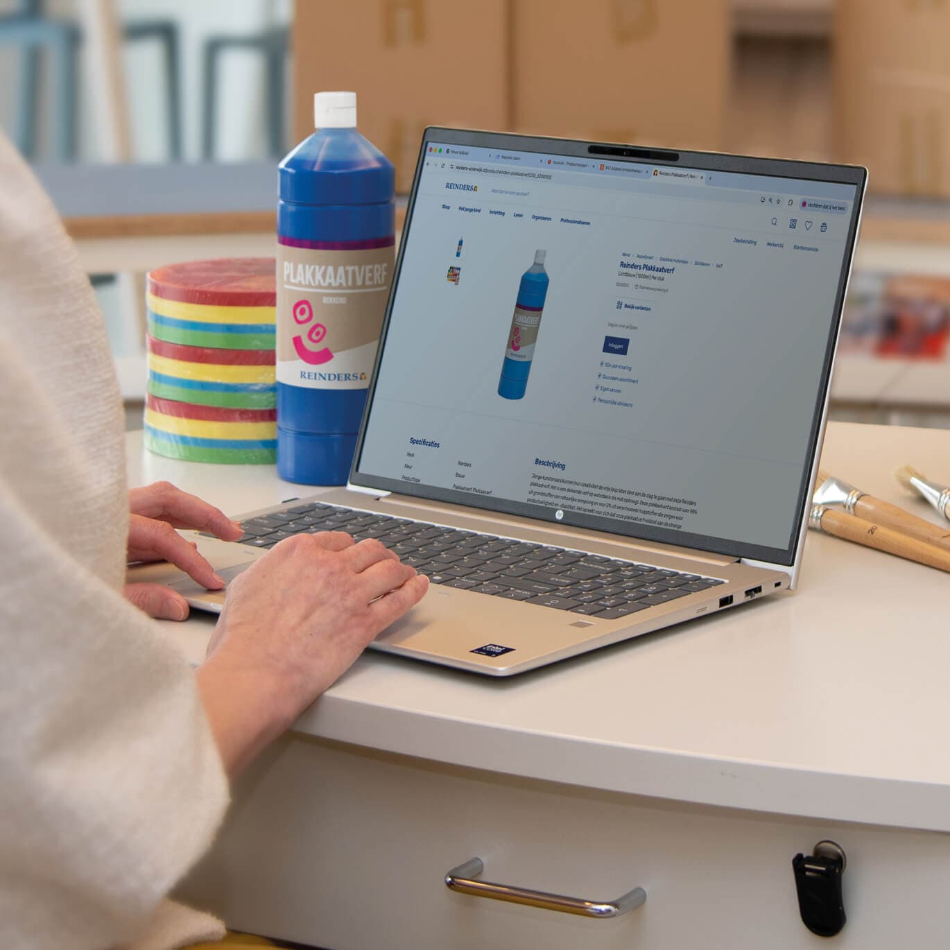 Laptop in beeld met de website van Reinders.